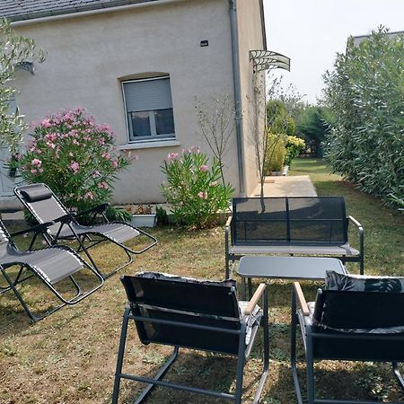 Un Studio Avec Une Entree Independante Thilouze Exterior photo