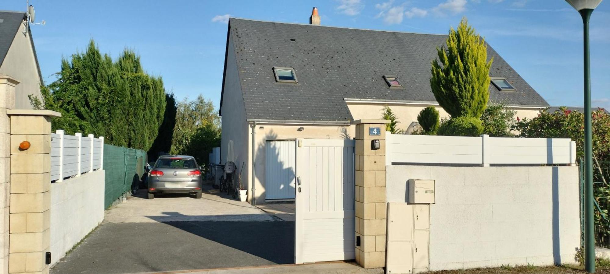 Un Studio Avec Une Entree Independante Thilouze Exterior photo